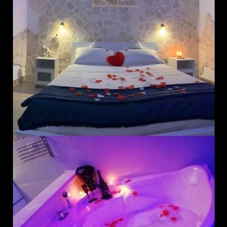 V&M suite con jacuzzi Ostuni Esterno foto