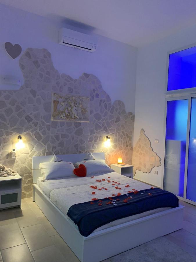 V&M suite con jacuzzi Ostuni Esterno foto
