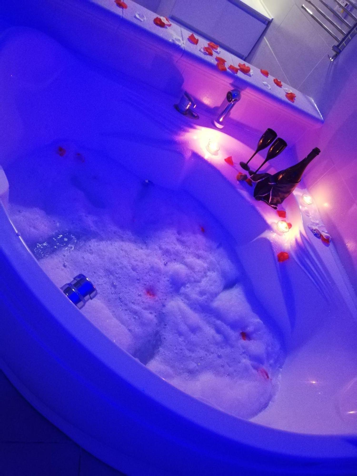 V&M suite con jacuzzi Ostuni Esterno foto